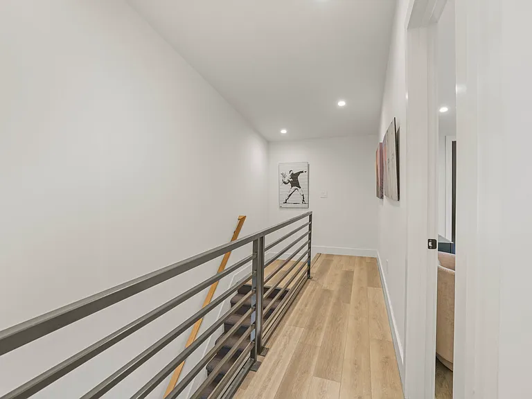 464 South Ln — Photo 3