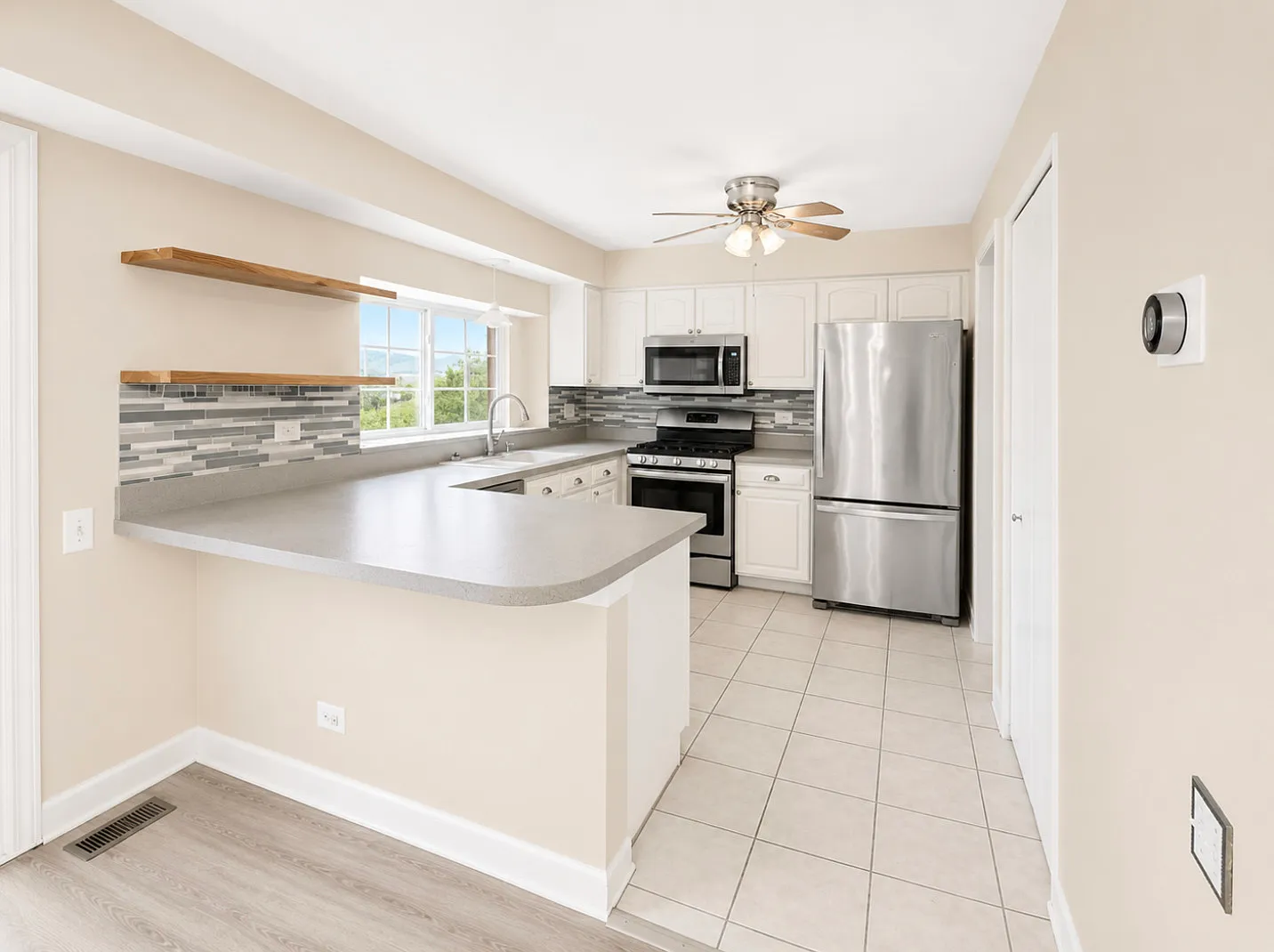 3 bed, 2.5 bath, 2120 sqft, $2,800 — Photo 4