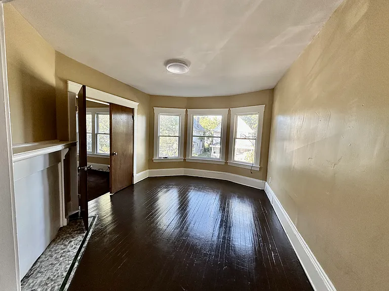 1315 E 85th St #2 — Photo 8