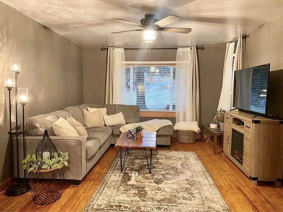 3 bed, 1.0 bath, 1221 sqft, $2,800 — Photo 3