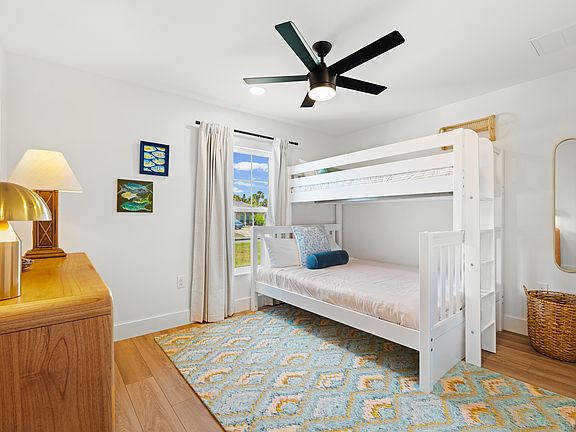 5th image of 681 Azure Rd