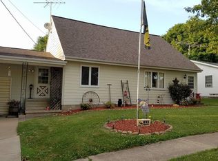 208 W Marion St, Sigourney, IA 52591