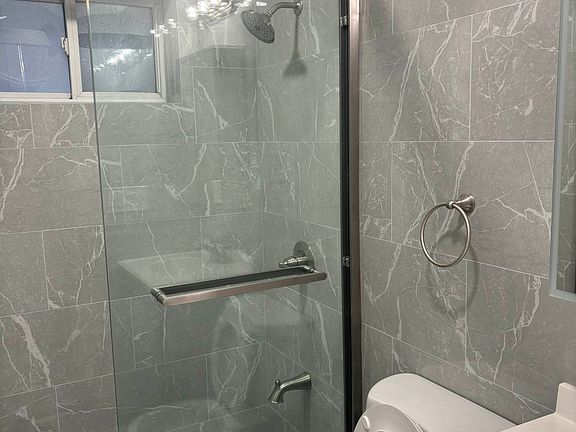 5th image of 2316 38th St #1