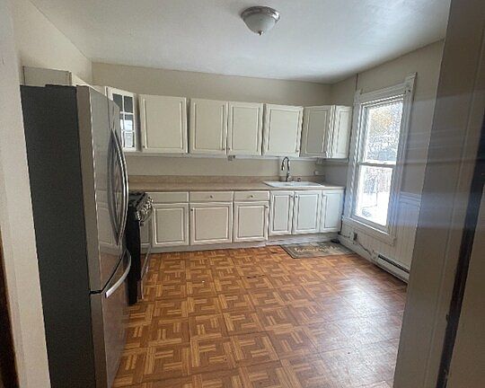 4th image of 222 Caroline Ave Floor 2