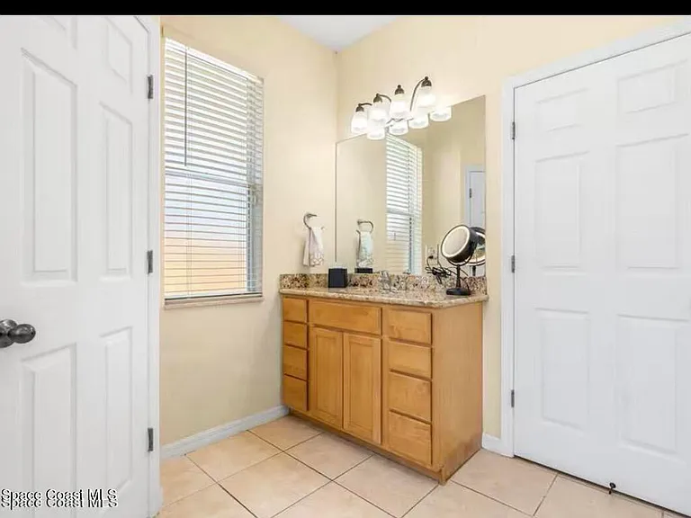 463 Eldron Blvd NE — Photo 14