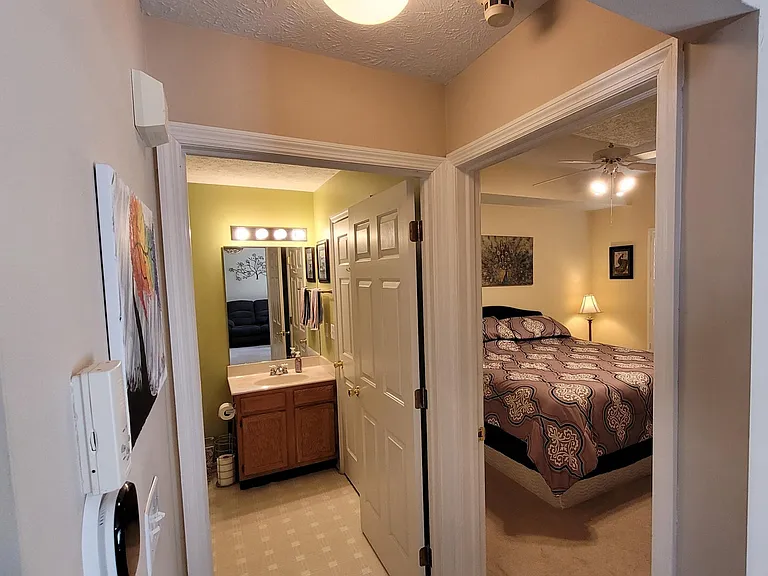 4657 Court Yard Dr — Photo 13