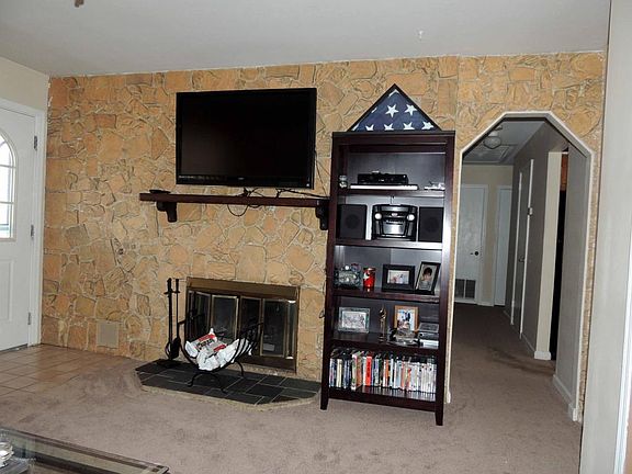 4th image of 976 Stamler Dr