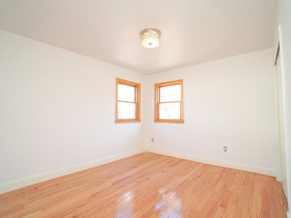 5th image of 315 McClean Ave #1A
