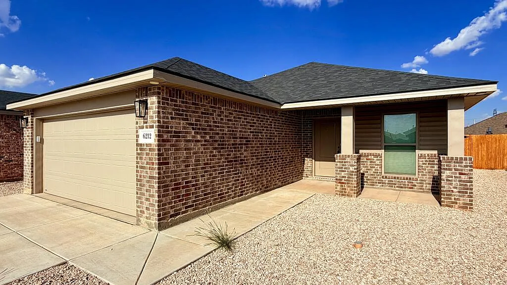 3 bed, 2.0 bath, 1362 sqft, $2,500 — Photo 3