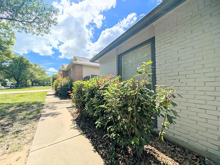 2036 Redwing Way — Photo 3