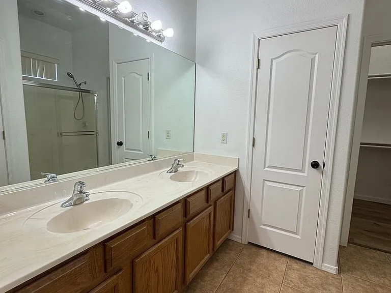 2772 Broadmoor Dr — Photo 17