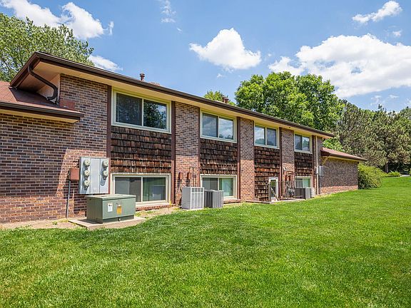 3rd image of 6011 Queens Dr #1