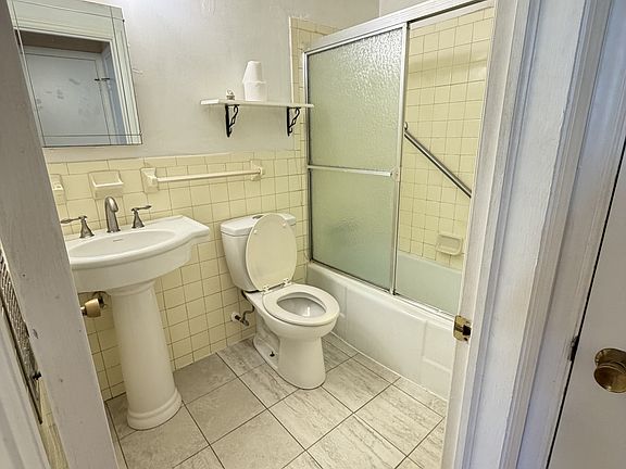 5th image of 186 Union St N #5COACHHOUSE