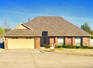 1900 Hampton Way, Ada, OK 74820