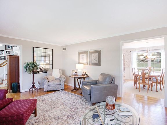 5th image of 19390 Orchard Heights Dr