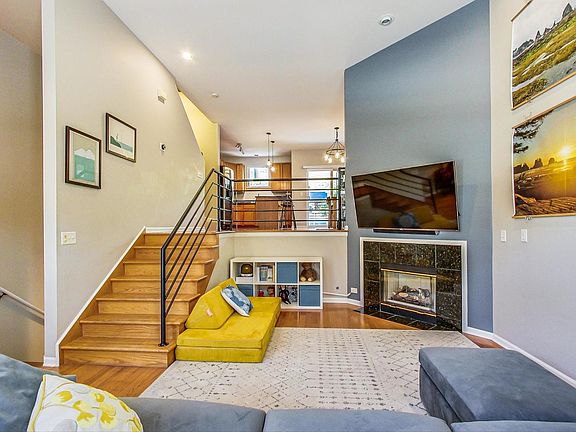 4th image of 2534 W Bloomingdale Ave