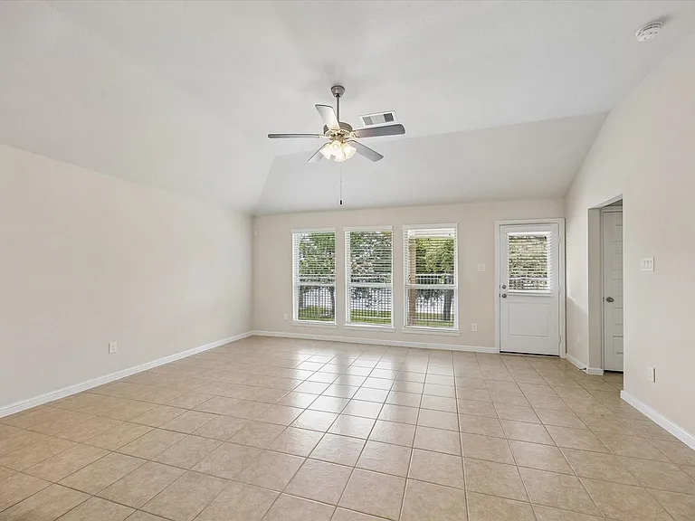 18219 Alora Spgs — Photo 5