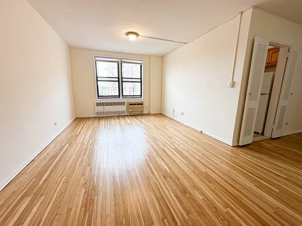 100-25 Queens Boulevard image 1 of 7