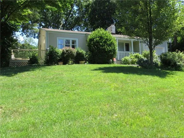 138 Woodridge Dr S, Stamford, CT 06902