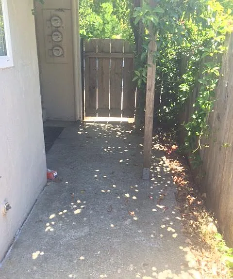 130 Toledo St — Photo 6