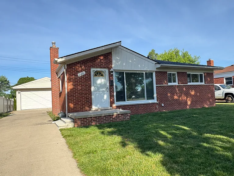 2431 Grange Rd — Photo 2