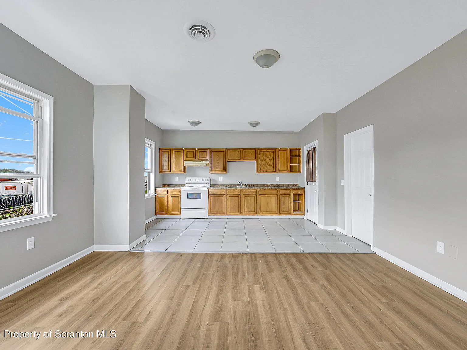 3 bed, 1.0 bath, 1058 sqft, $1,175 — Photo 3