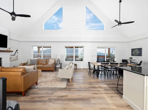 232 Watersound Way, Hollister, MO 65672