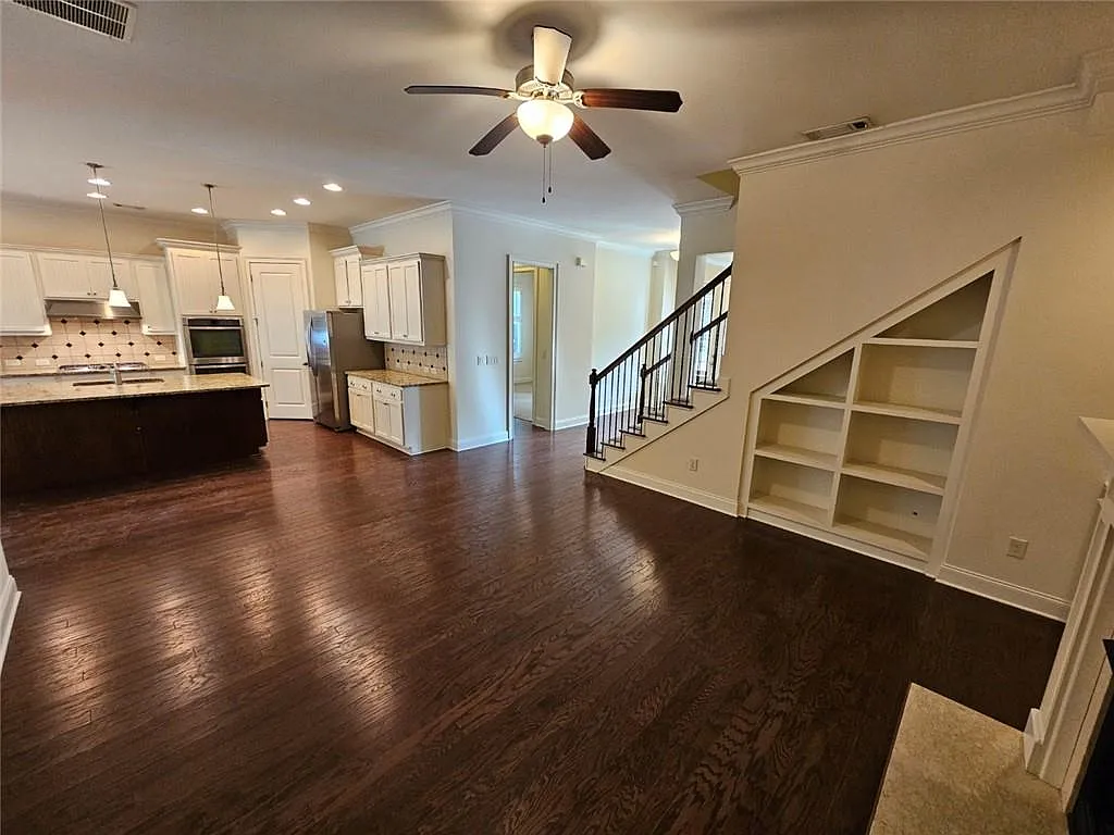 3 bed, 2.5 bath, 2834 sqft, $4,500 — Photo 3