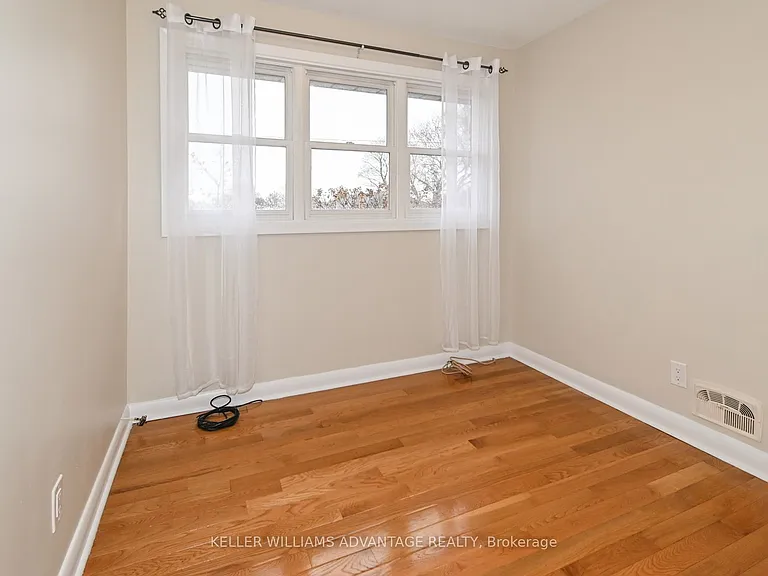 936 Somerville St — Photo 11