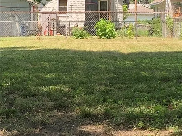 7616 Pennsylvania Ave, Kansas City, MO 64114