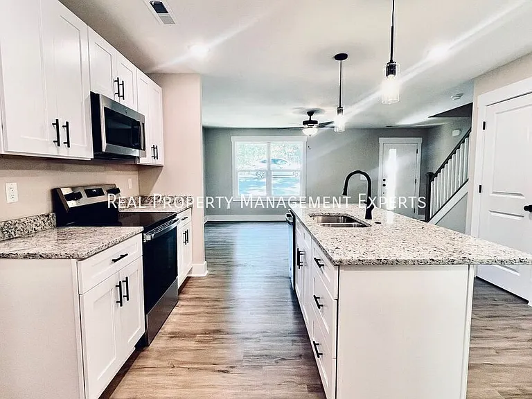 412 N Scruggs St — Photo 4