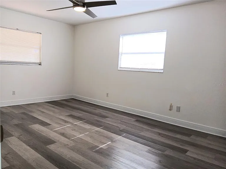 4864 Lake Charles Dr N — Photo 17