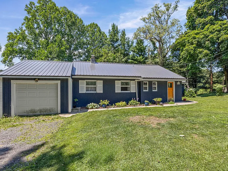 615 Lake Rd — Photo 4