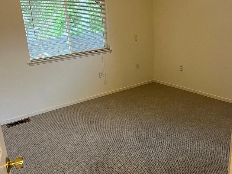 728 Broadway — Photo 4