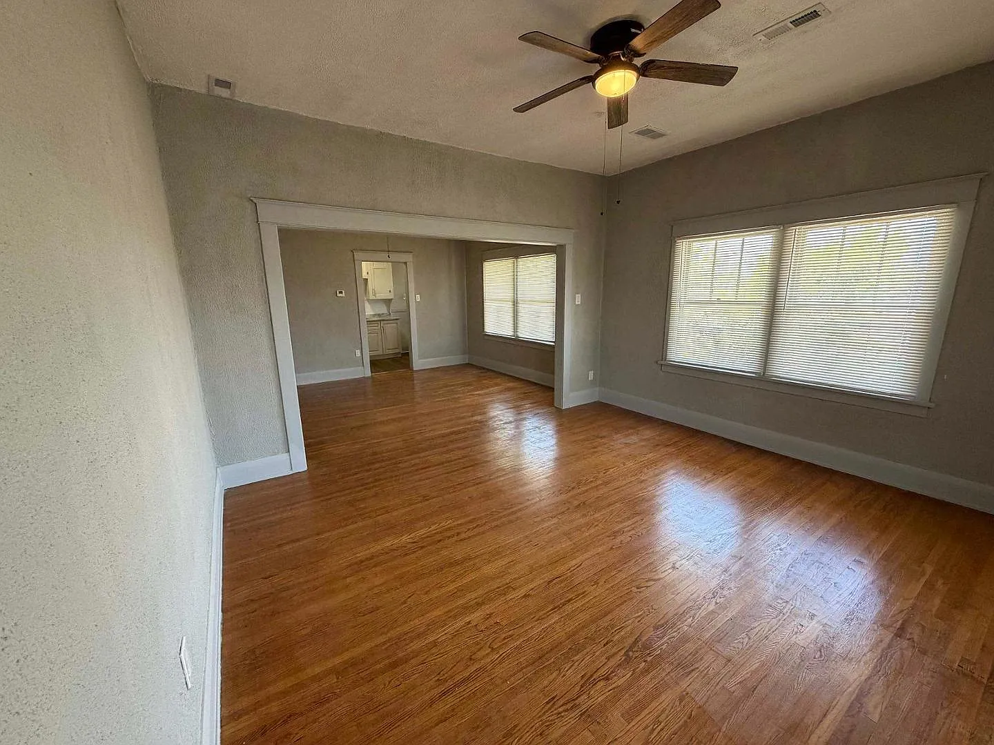 1 bed, 1.0 bath, 758 sqft, $750 — Photo 2