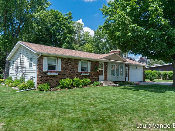 3rd image of 6309 Kuttshill Dr NE
