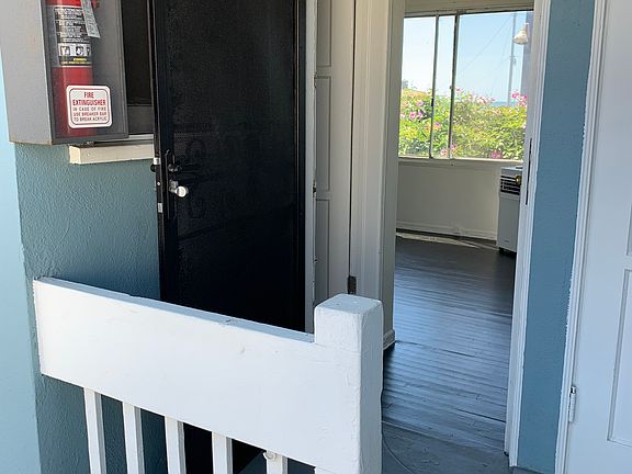 4th image of 106 Entrada Dr #1