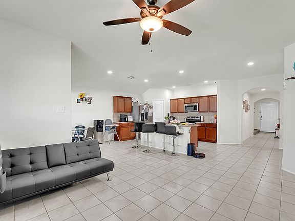 4th image of 1004 Riverstone Trl