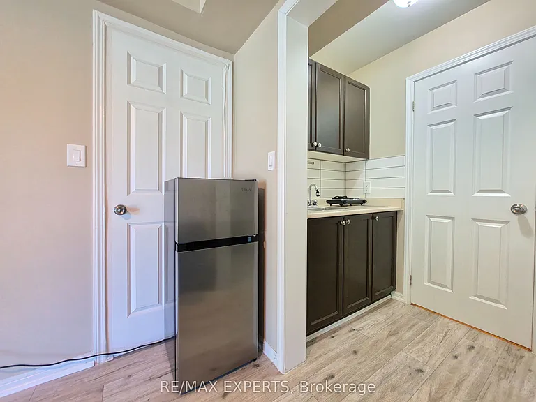 210 Magurn Gate — Photo 7