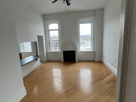 2nd image of 90 S Pearl St NE #3W