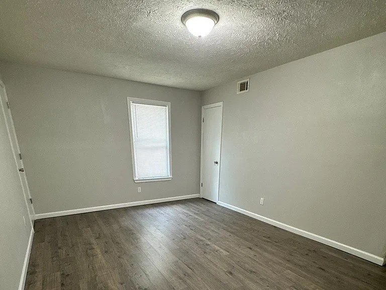 196 Greenfield Dr #7 — Photo 8