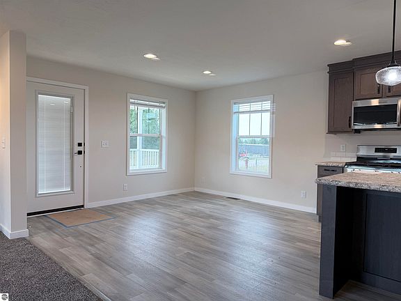 3rd image of 2272 Vista View Dr
