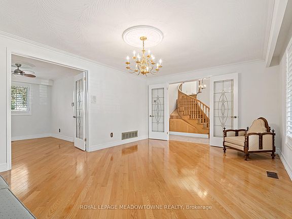 4th image of 305 Ulric Cres
