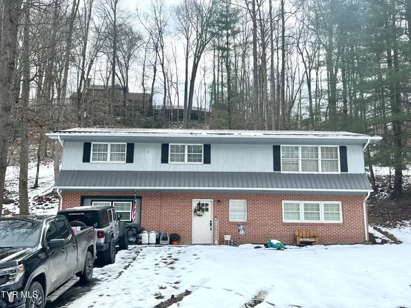 1726 Valley View Dr, Big Stone Gap, VA 24219