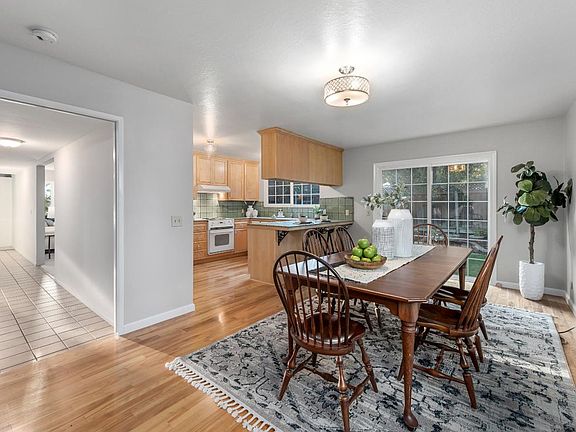 5th image of 1765 Lorenzen Dr