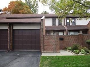 25011 Chambley Dr, Southfield, MI 48034