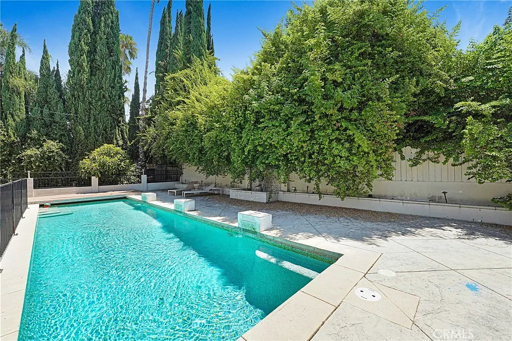 6 bed, 4236 sqft, $10,995 — Photo 1