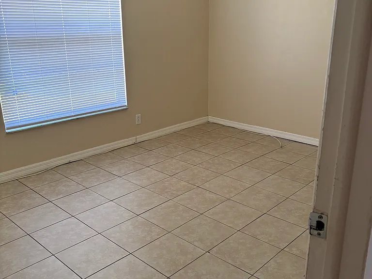 27167 Wakefield Dr — Photo 10