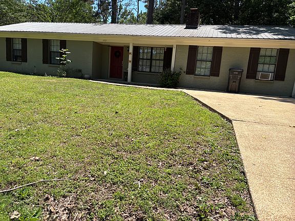 2nd image of 1001 Crawford Cir