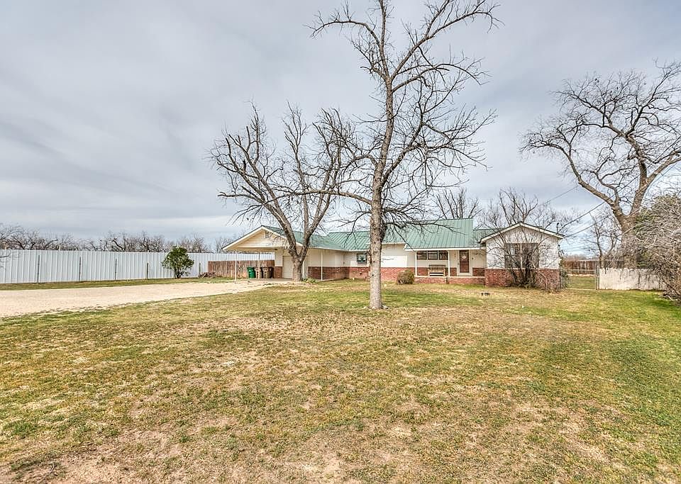 1st image of 3126 Lake Dr